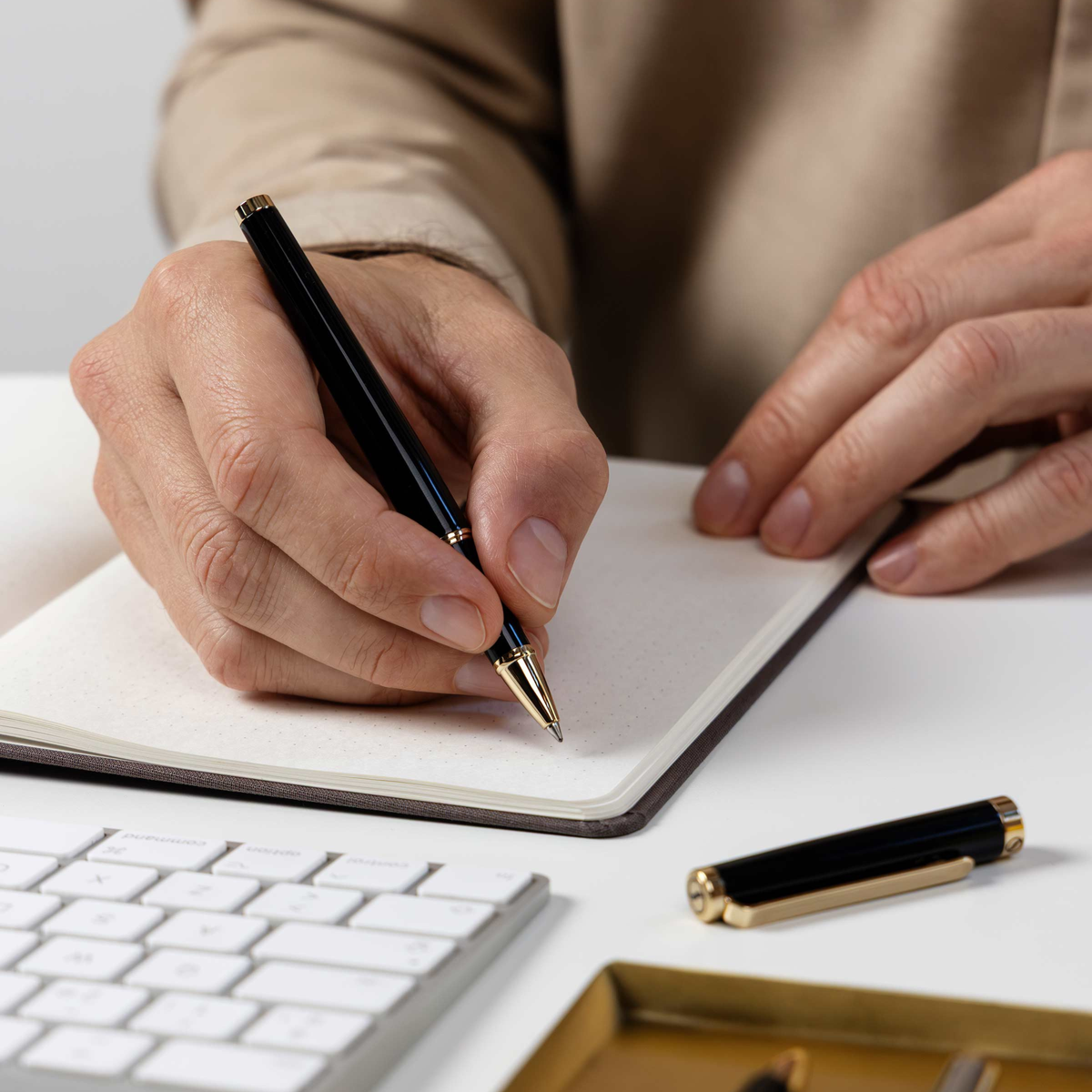 Scriveiner Premium Daily Black Gold Rollerball Pen